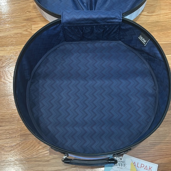 Calpak Baye Gray Milk Marble Round travel Luggage 20” x 19”x17.5” new - Picture 10 of 11